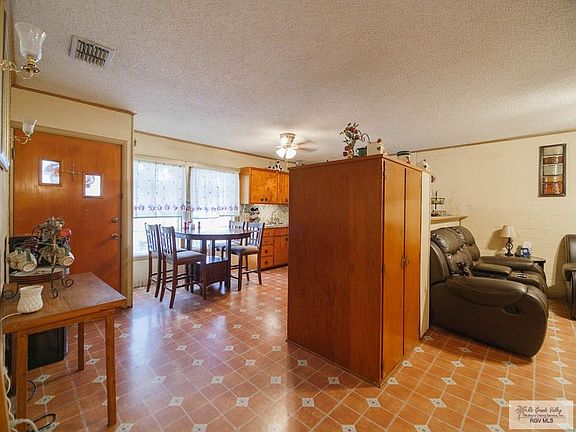5th image of 447 E Wood Ave