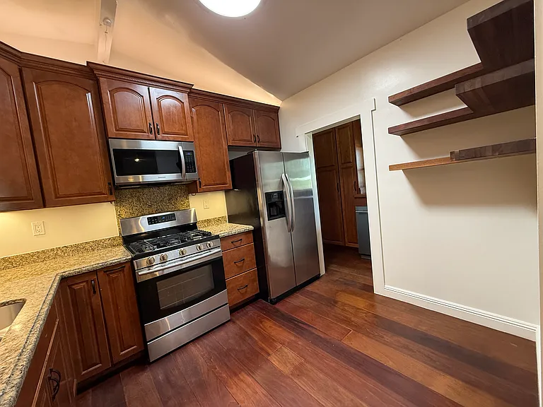 19516 Ingomar St — Photo 12