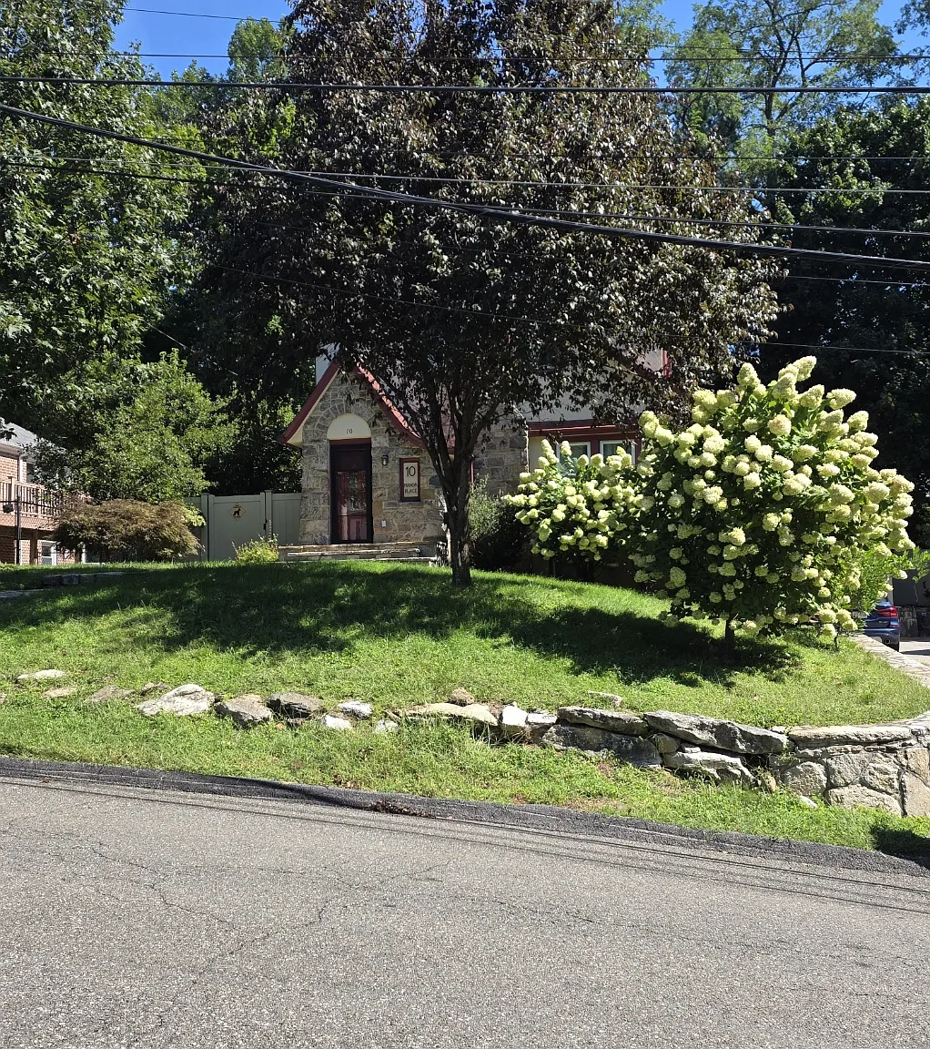 3 bed, 1.5 bath, 1853 sqft, $5,250 — Photo 2