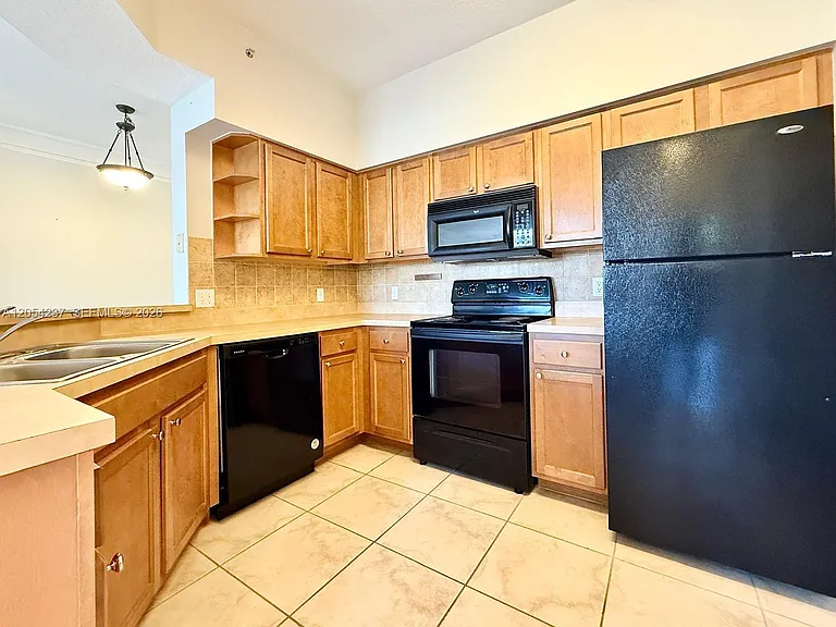 9208 Myrtlewood Cir W #208 — Photo 7