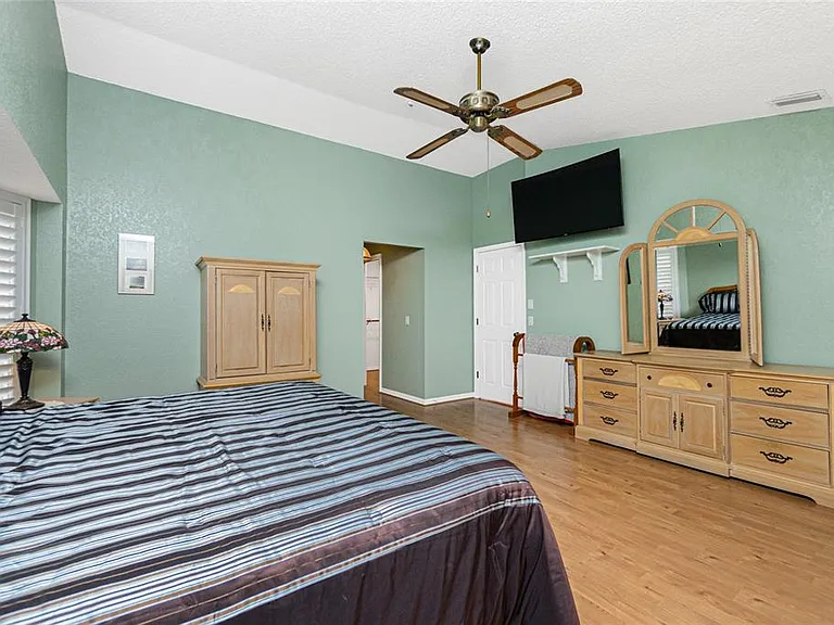 4088 Gingold St — Photo 32