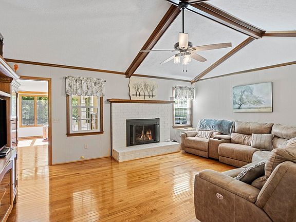 3rd image of 130 Brookbend Rd