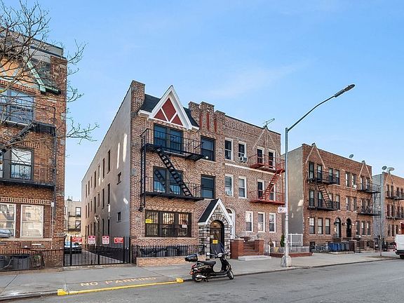 5th image of 318 Covert St APT 1R