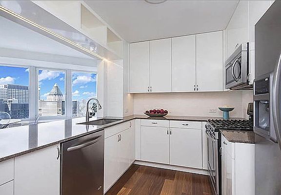 4th image of 150 W 56th St APT 5105