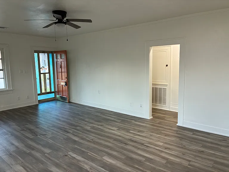 1834 N Market Ave — Photo 6