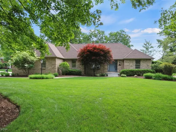 601 Stoneybrook Ln, Canfield, OH 44406