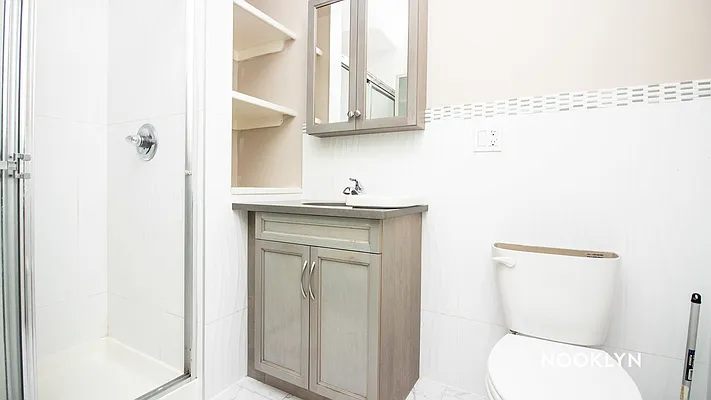 Rented by Nooklyn NYC LLC | media 4