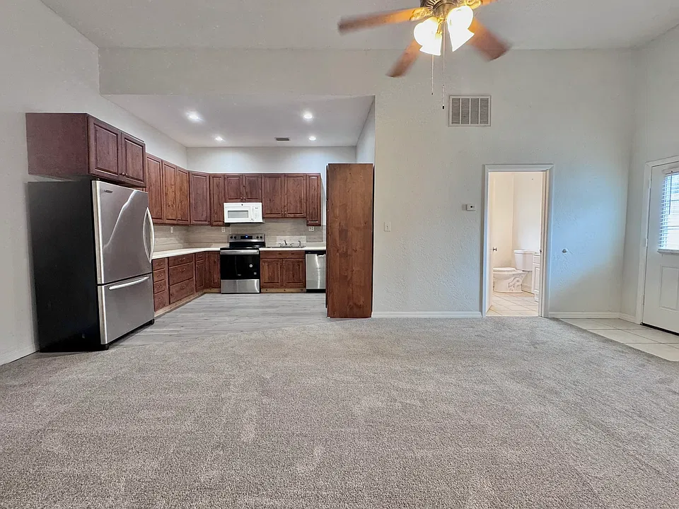 1901 Poppy Ln