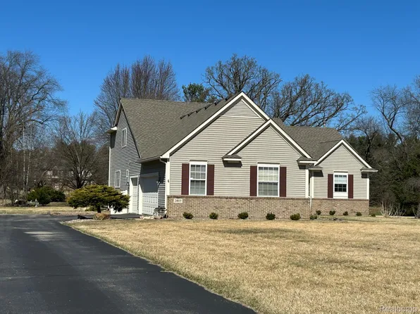 2815 Sand Hill Dr, Dexter, MI 48130