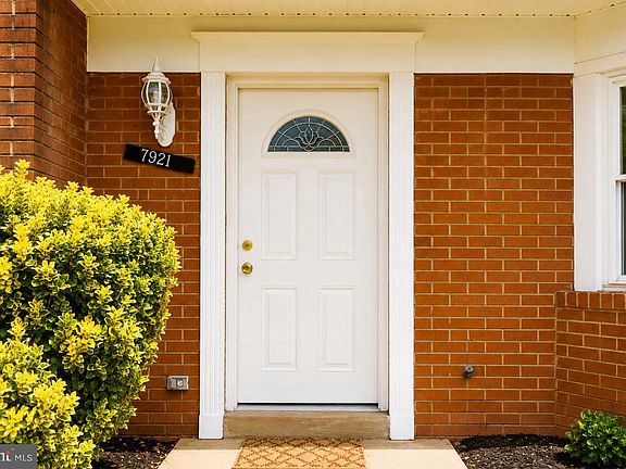 3rd image of 7921 Meadow Ct