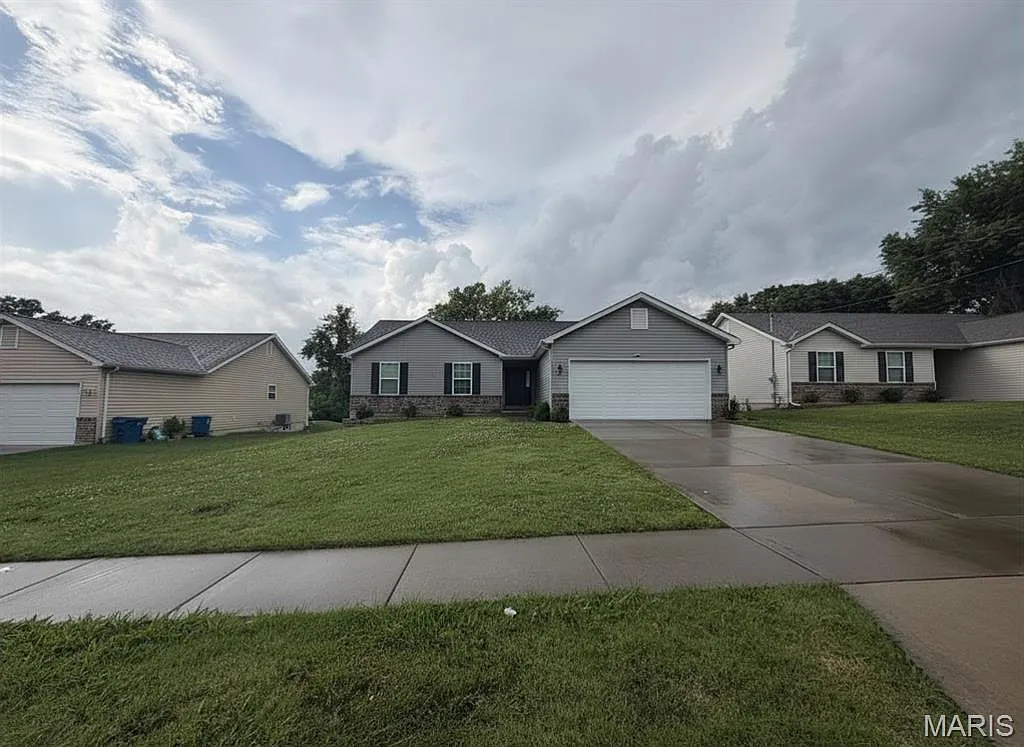 3 bed, 2.0 bath, 1507 sqft, $2,600 — Photo 2