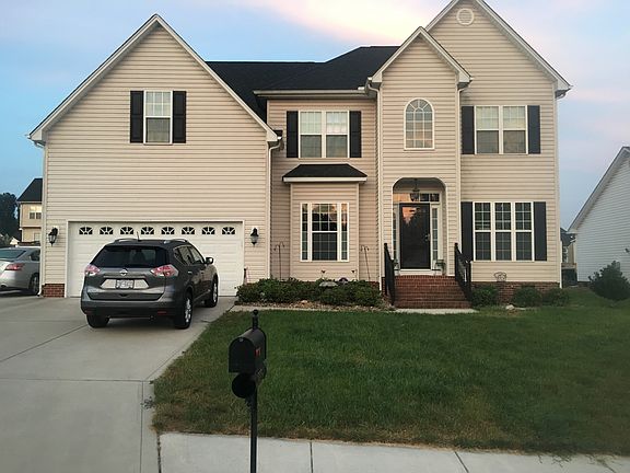 4th image of 4025 Hereford Ln