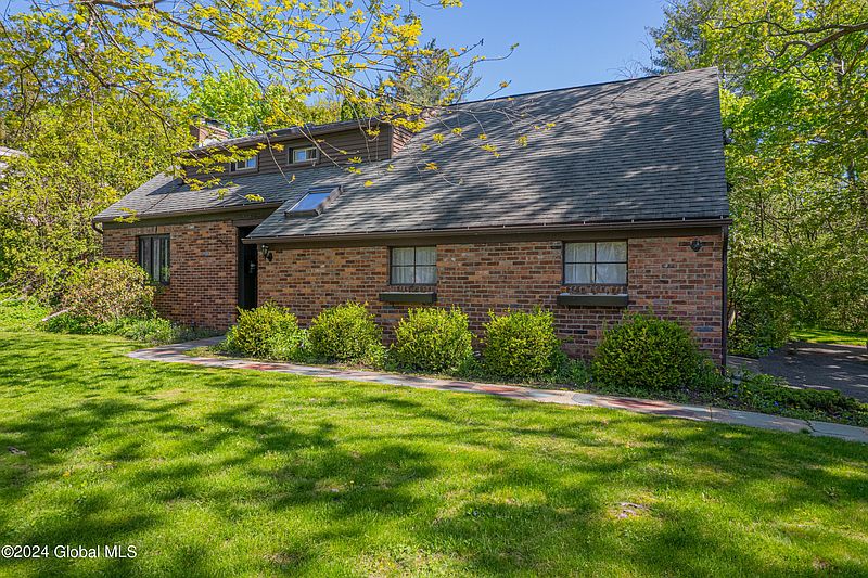 2nd image of 1509 Dorwaldt Boulevard