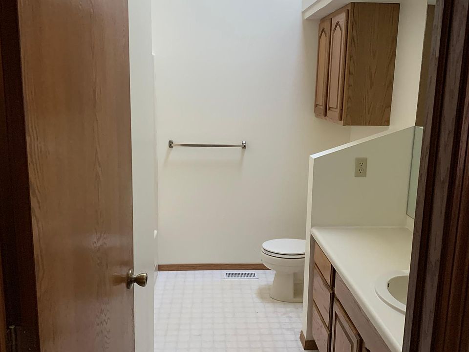 1st image of 2116 Oxford Dr #2