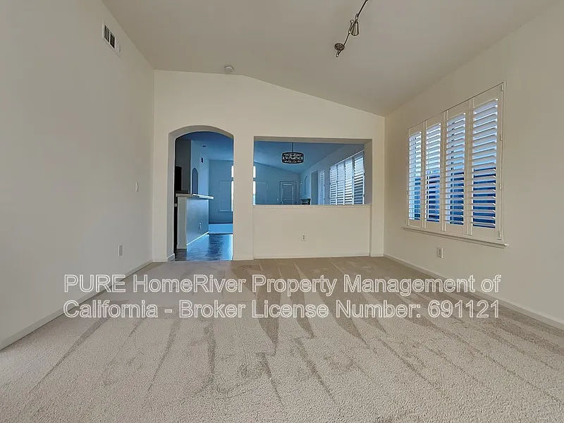 3 bed, 2.0 bath, 1507 sqft, $2,595 — Photo 2