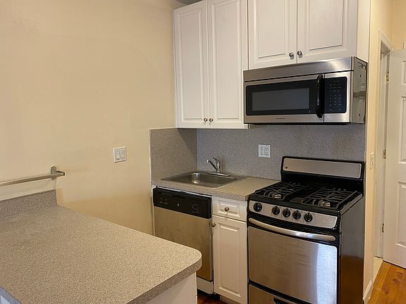 2nd image of 811 9th Ave #2CC