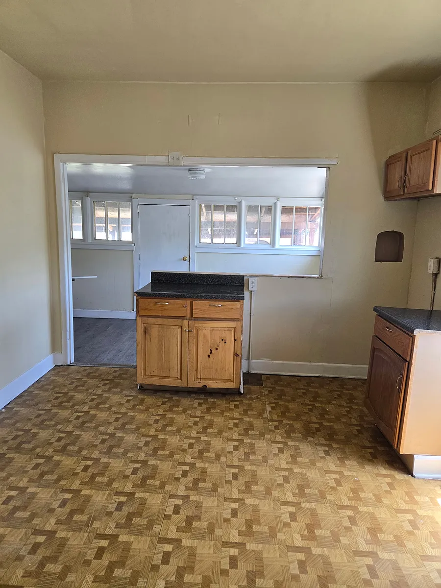 Building Photo - 1250 Bohmen Ave