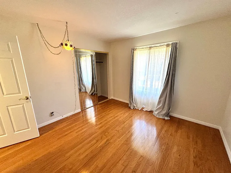 246 Grandridge Ct — Photo 16