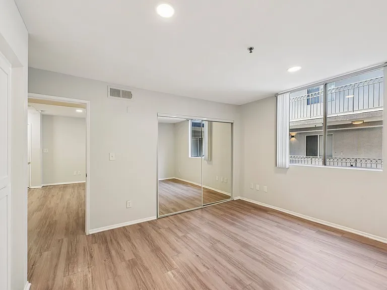 310 Virgil — Photo 20