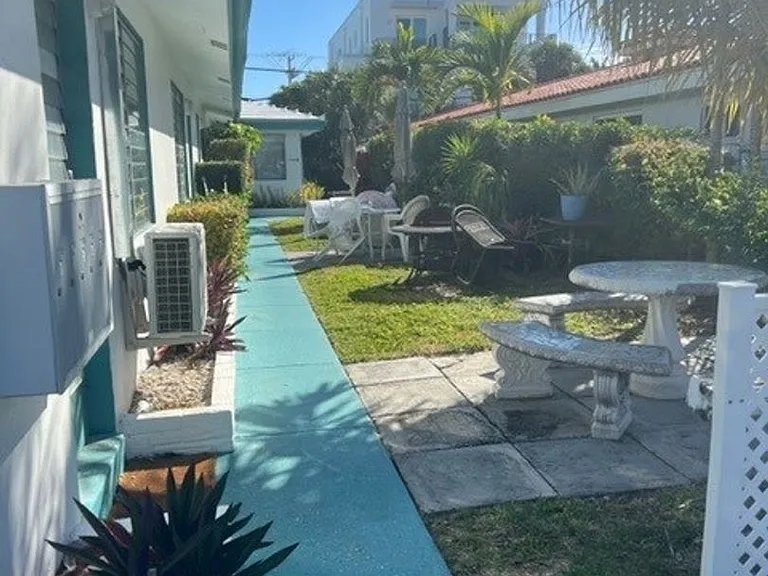 4246&4300 Seagrape Dr #4249-4301 — Photo 3