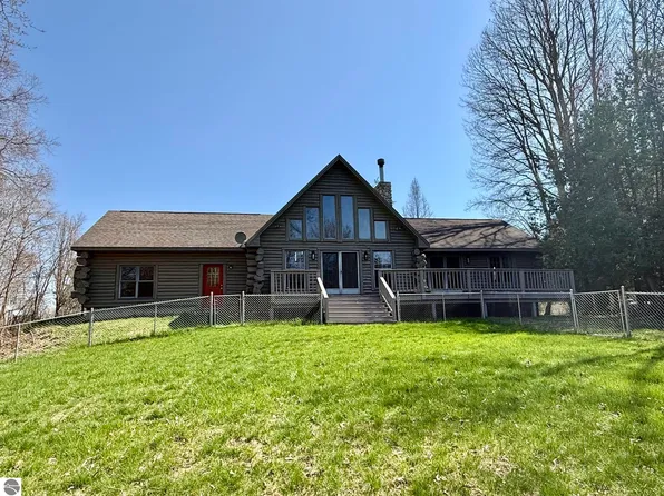 751 Hunters Trl, Marion, MI 49665