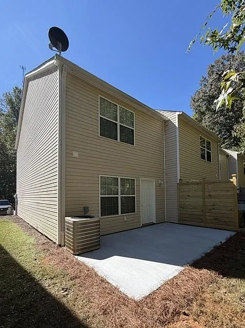 2 bed, 2.5 bath, 1224 sqft, $1,425 — Photo 3