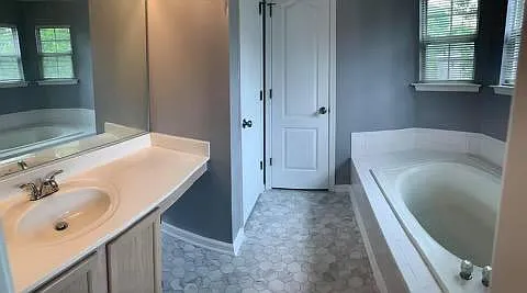 604 Railway Ct — Photo 9