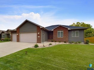 1720 S Parkview Blvd, Brandon, SD 57005