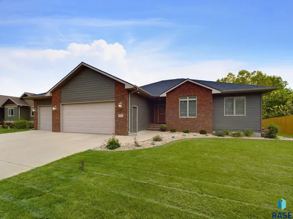 1720 S Parkview Blvd, Brandon, SD 57005