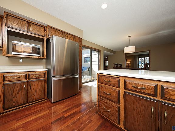 5th image of 304 E Autumn Ln