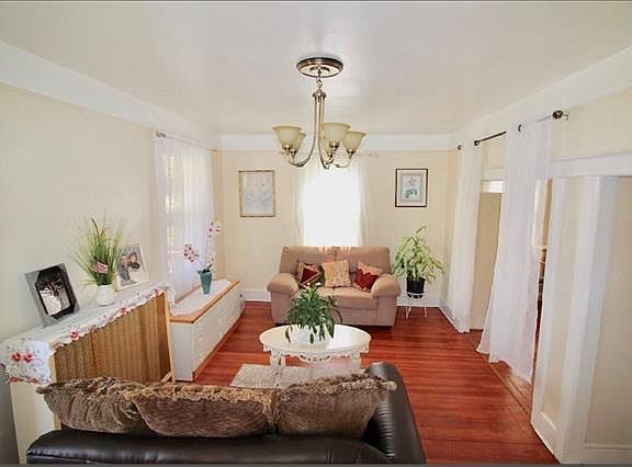 3rd image of 19 Lincoln Ave