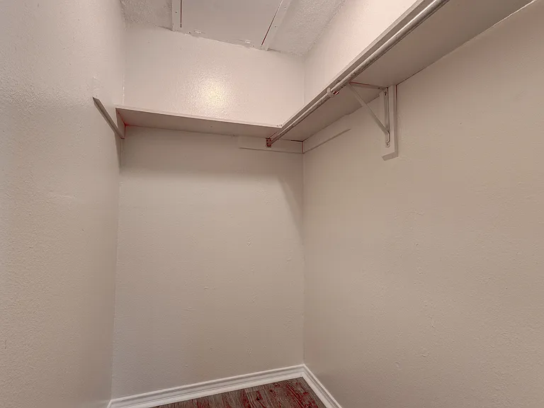 203 W Trinity St #C — Photo 13