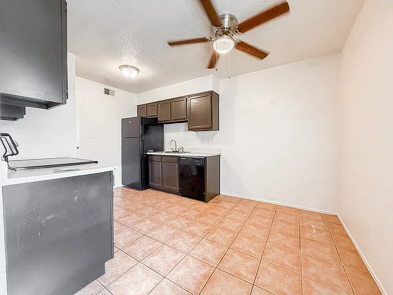 2537 W Georgia Ave #17 — Photo 5