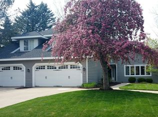 4239 Sandridge Dr, Okemos, MI 48864