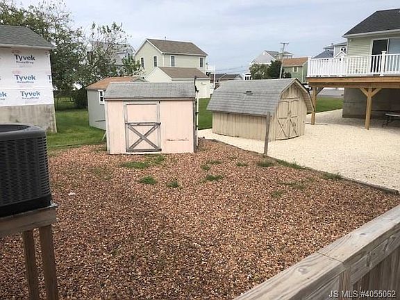 3rd image of 3240 Oceanic Dr