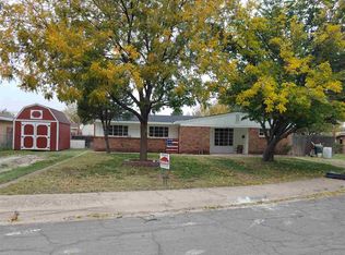 8 Pine Pl, Roswell, NM 88203