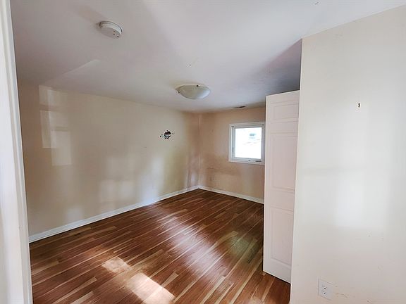 4th image of 66 Lakeshore Dr