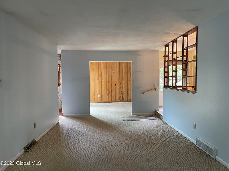 4th image of 1305 Huntington Court