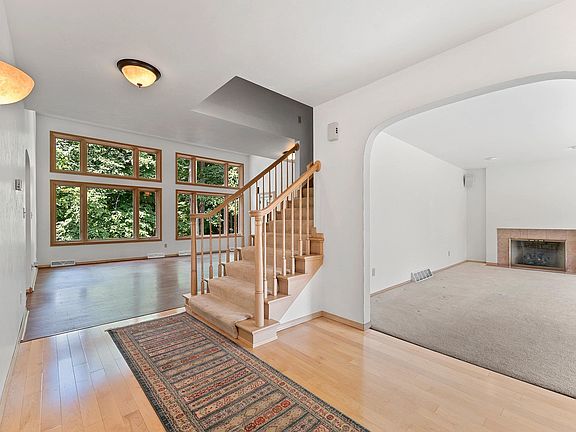 4th image of 2595 Edgewood Ln
