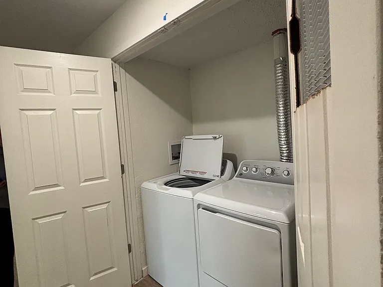 Cottonwood Creek Apartments — Photo 4