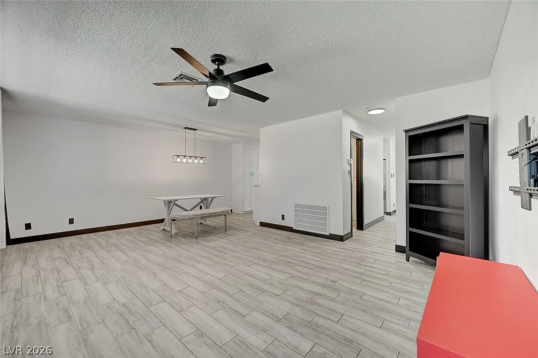 2 bed, 3.0 bath, 1320 sqft, $1,585 — Photo 4