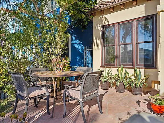 3rd image of 112 Santa Ana Ave