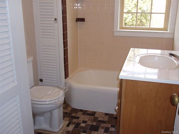 5th image of 953 Ripley Ln