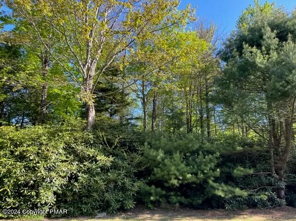 10 Brookside Dr, Pocono Pines, PA 18350