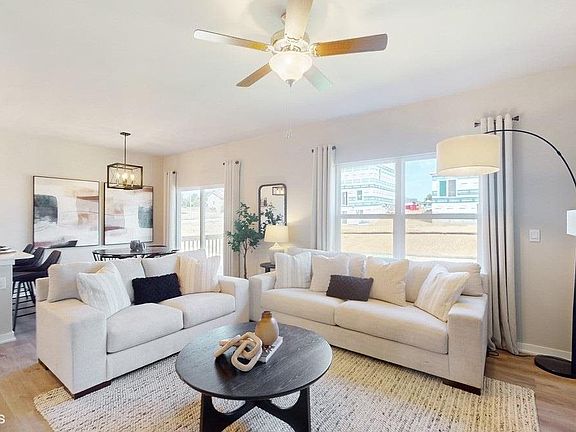 5th image of 607 E Goldfinch Dr