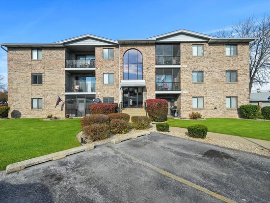 13240 W Circle Drive Pkwy APT 303, Crestwood, IL 60418