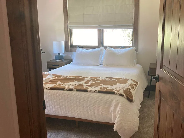 Second bedroom with queen bed