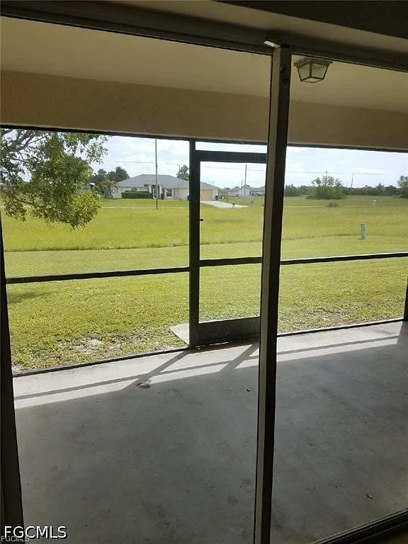3 bed, 2.0 bath, 1124 sqft, $1,900 — Photo 4
