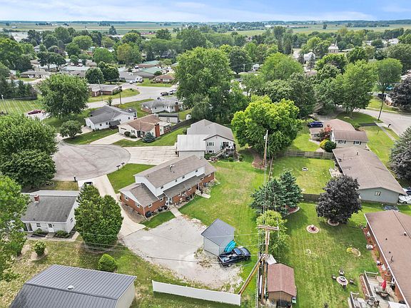 3rd image of 450 Stevens Ct