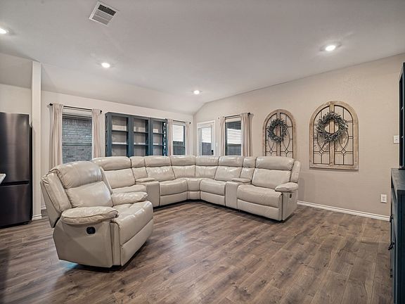 5th image of 709 Darlington Oak Ave